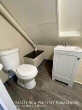 2231 W 104th St-Unit -Unit 3 in Cleveland, OH - Foto de edificio - Building Photo