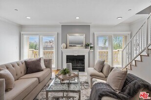 123 S Clark Dr in Los Angeles, CA - Building Photo