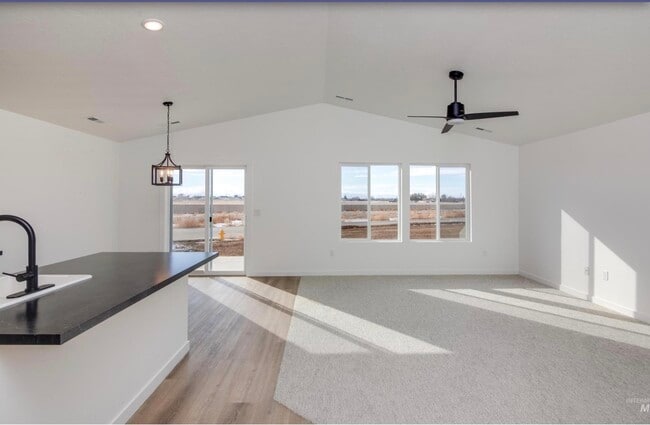 7557 E Flyway St in Nampa, ID - Building Photo - Building Photo