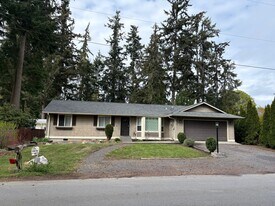 1385 Graham Dr in Camano, WA - Building Photo
