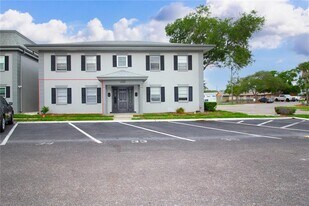 1115 Rue Des Chateaux in South Pasadena, FL - Building Photo