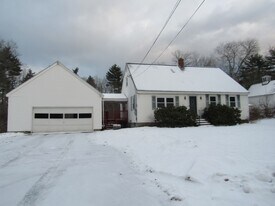 121 Londonderry Tpke in Auburn, NH - Building Photo
