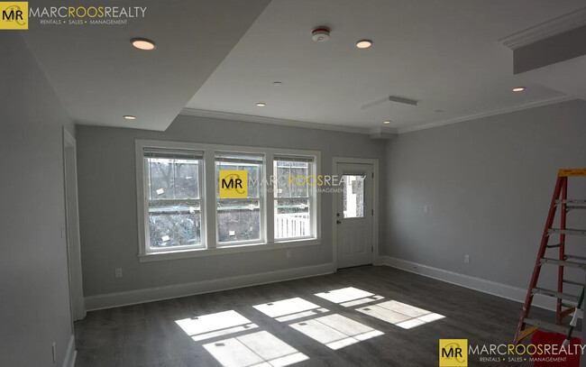 120 Kenrick St, Unit 5 in Boston, MA - Building Photo - Building Photo