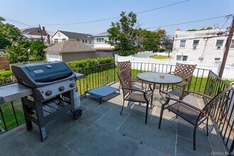 355 E Beech St in Long Beach, NY - Building Photo - Building Photo