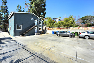 2215 Cazador Dr in Los Angeles, CA - Building Photo - Building Photo