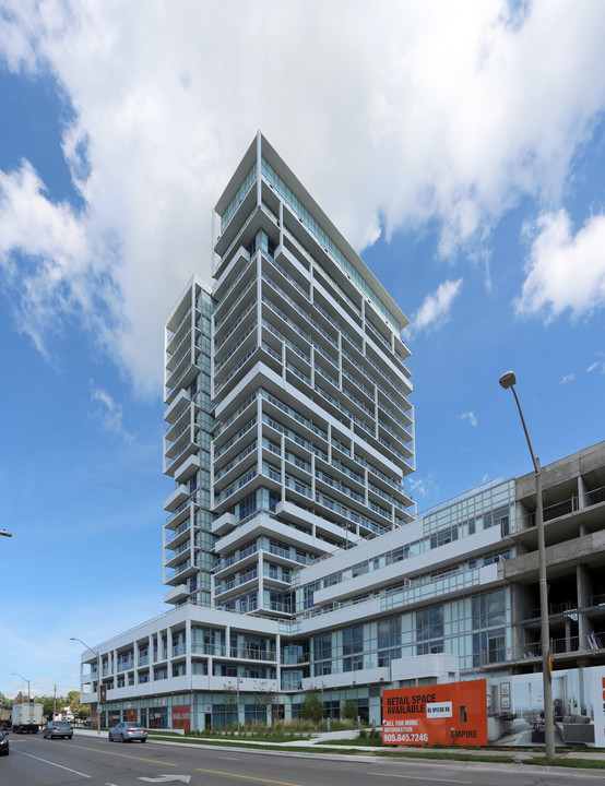 Rain Tower in Oakville, ON - Building Photo