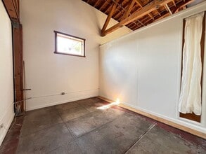 1148 E 18th St in Oakland, CA - Building Photo - Building Photo