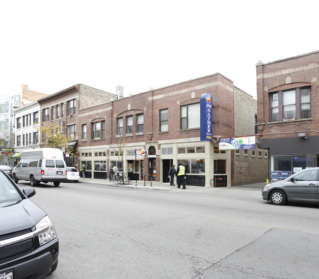 909 W Belmont Ave in Chicago, IL - Foto de edificio - Building Photo