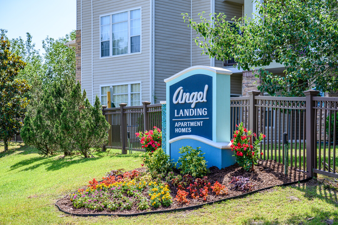 Angel Landing in Pensacola, FL - Building Photo