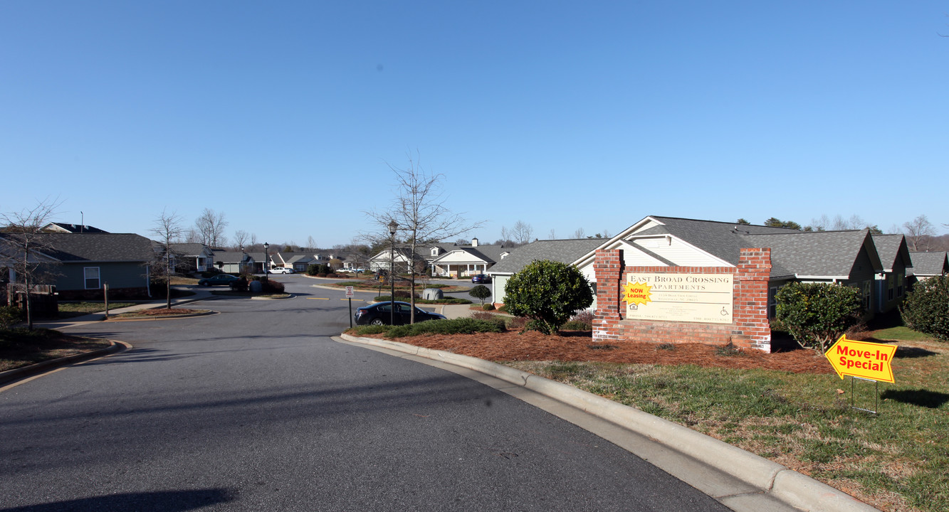 East Broad Crossing Apartments in Statesville, NC - Building Photo