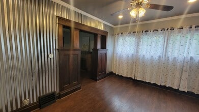 765 E Buchtel Ave in Akron, OH - Foto de edificio - Building Photo