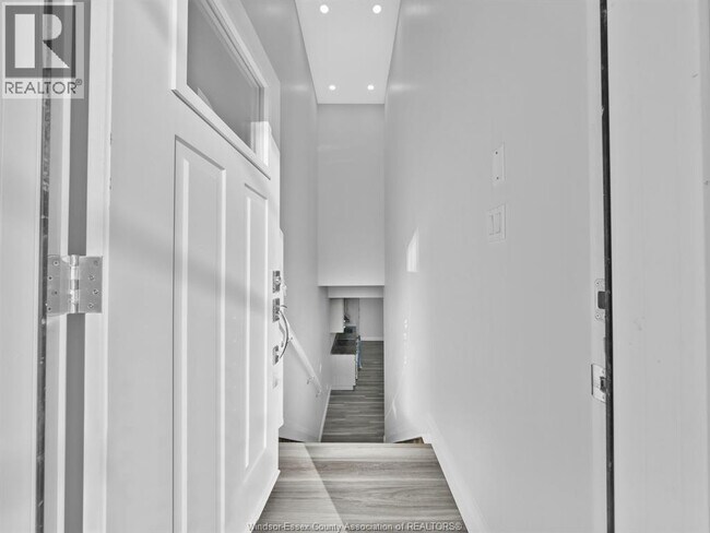 3549 Peter St in Windsor, ON - Foto de edificio - Building Photo