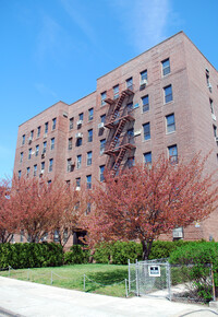 1811 Ocean Pky in Brooklyn, NY - Foto de edificio - Building Photo