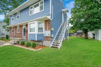 140 N 21st St in Wheatley Heights, NY - Building Photo - Building Photo