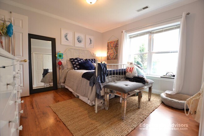 140 Newton St, Unit 4 in Boston, MA - Foto de edificio - Building Photo