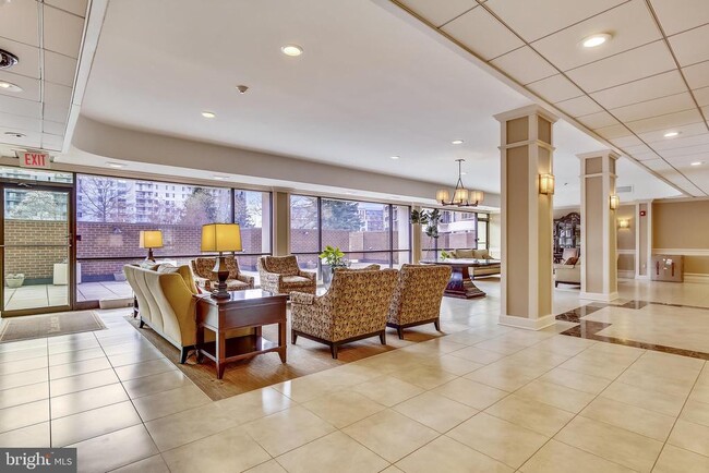 6800 Fleetwood Rd in McLean, VA - Building Photo - Building Photo