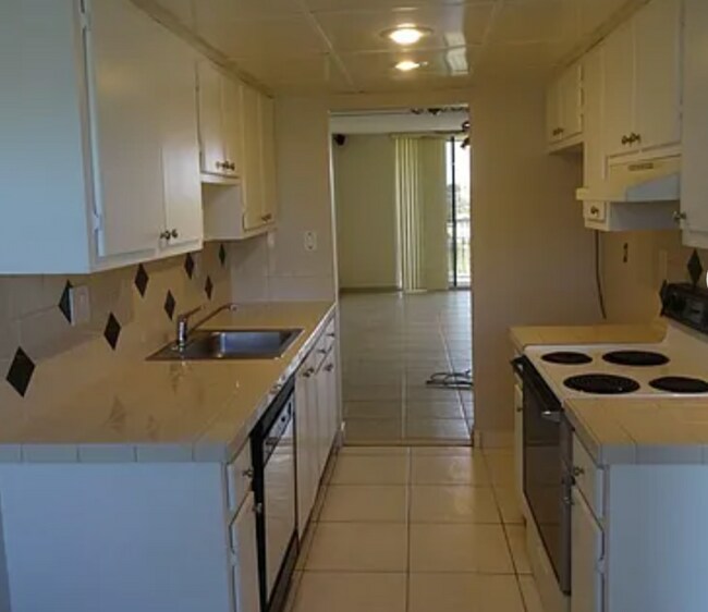 3101 NW 47th Terrace in Lauderdale Lakes, FL - Building Photo - Building Photo