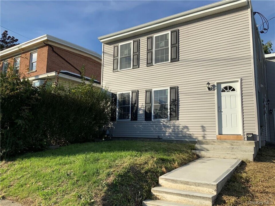 754 Broadway in Newburgh, NY - Building Photo
