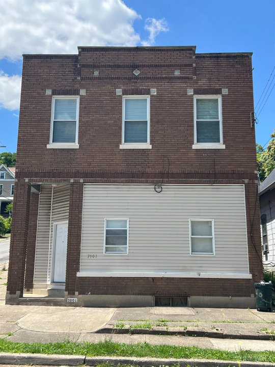 3901 Herron Ave in Cincinnati, OH - Building Photo