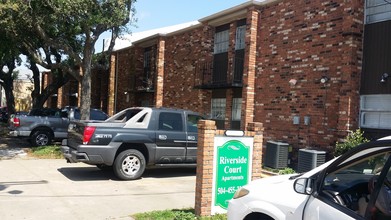 Lake Haven Riverside Court in Metairie, LA - Building Photo - Building Photo