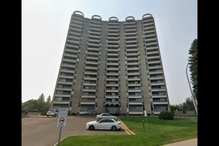 10883 Saskatchewan Dr NW in Edmonton, AB - Building Photo