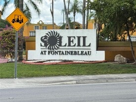 9725 Fontainebleau Blvd in Miami, FL - Building Photo