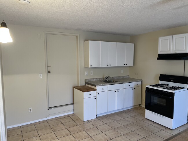 1507 4th St, Unit # B in Simi Valley, CA - Building Photo - Building Photo