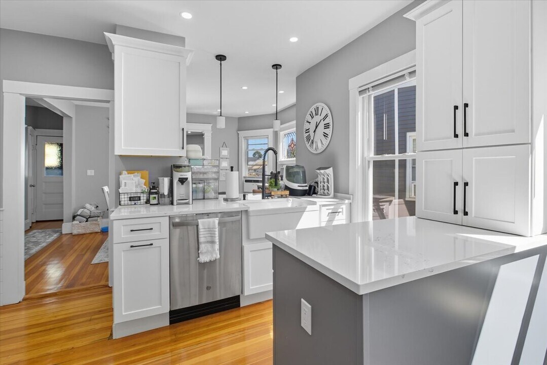 663 Adams St, Unit 3 in Boston, MA - Building Photo