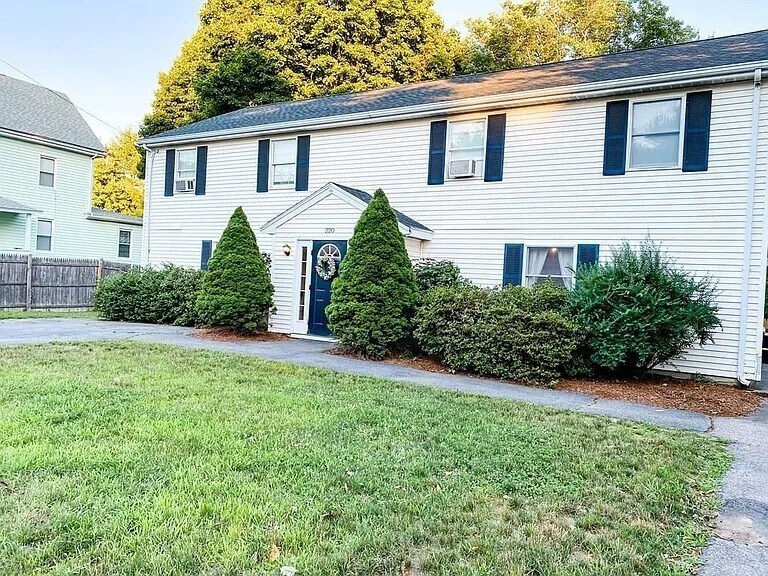 220 Hartford St in Natick, MA - Building Photo