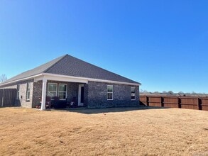 84 Kohn Dr in Millbrook, AL - Building Photo - Building Photo