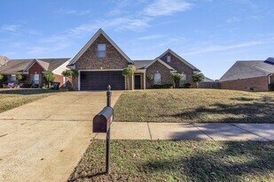 8334 Manhatten Dr in Southaven, MS - Building Photo