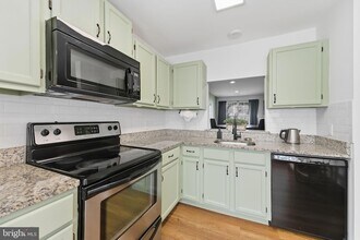 11170 Hamlet Ct in Fredericksburg, VA - Foto de edificio - Building Photo