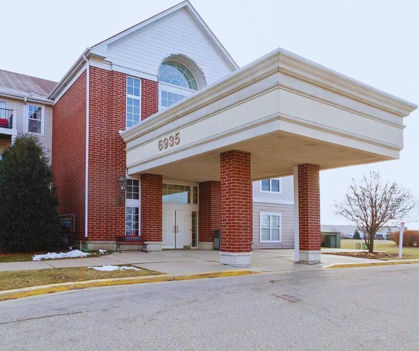 6935 70th Ct in Kenosha, WI - Building Photo