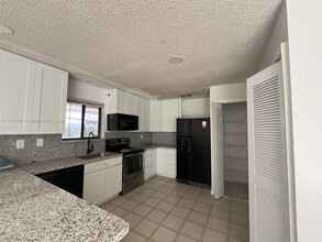 10606 SW 69th Terrace in Miami, FL - Building Photo - Building Photo