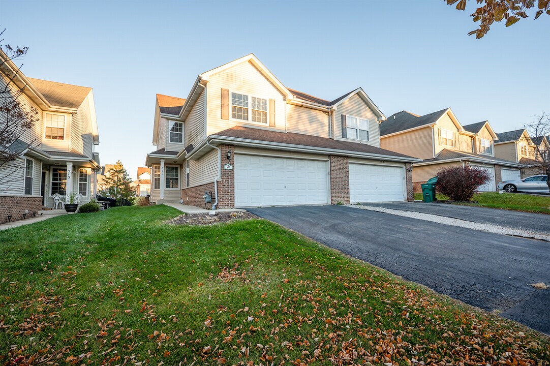 511 Maggie Ln in Romeoville, IL - Building Photo