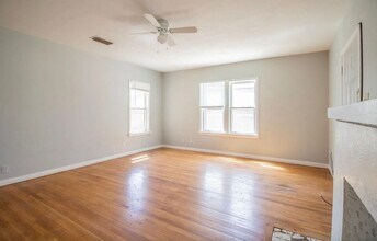 1913 25th St in Lubbock, TX - Building Photo - Building Photo