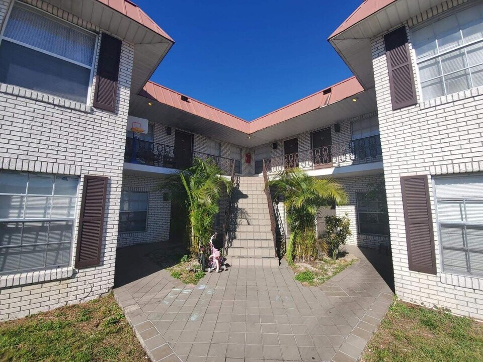 650 Ave J NW in Winter Haven, FL - Building Photo