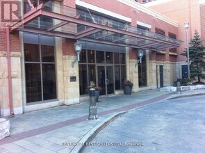 4080 Living Arts Dr in Mississauga, ON - Building Photo - Building Photo