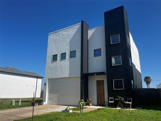 property at 9737 Fabiola Dr