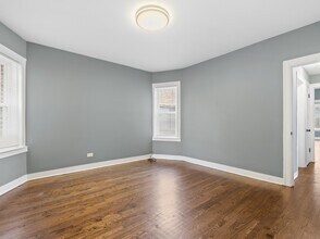 7649 S Yates Blvd in Chicago, IL - Building Photo - Building Photo