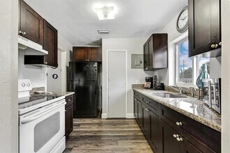 2908 Van Buren St in Hollywood, FL - Building Photo - Building Photo