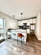 2407 W Eastwood Ave, Unit #501 in Chicago, IL - Foto de edificio - Building Photo