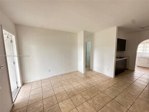 5510 SW 32nd St, Unit 1 in Pembroke Park, FL - Building Photo - Building Photo