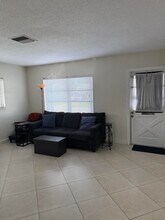 6808 NW 70th St in Tamarac, FL - Building Photo - Building Photo