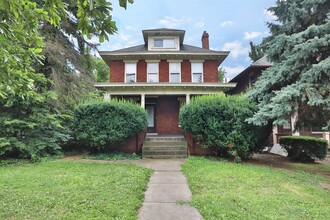 117 E Lane Ave in Columbus, OH - Foto de edificio - Building Photo