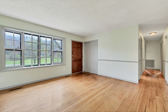 8848 W Simpson Rd in Knoxville, TN - Building Photo - Building Photo