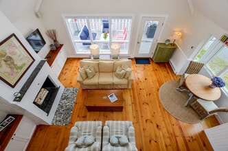 15 Hiller St in Marion, MA - Building Photo - Building Photo