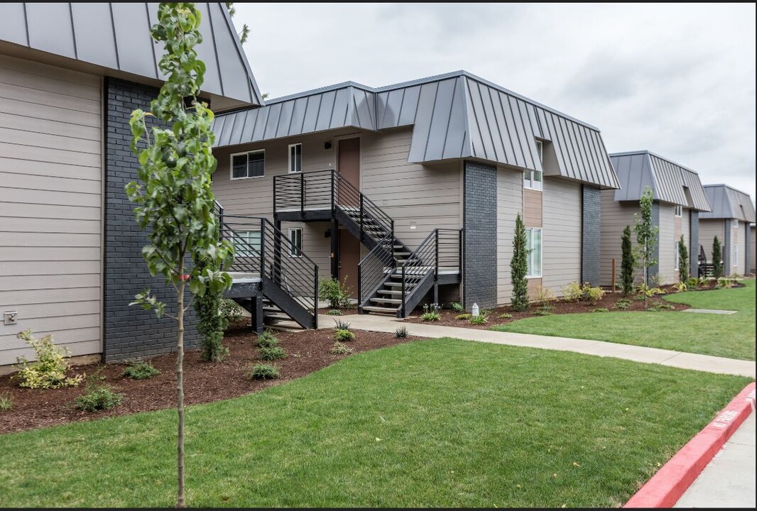 Willamette Pointe Apartments in Woodburn, OR - Building Photo