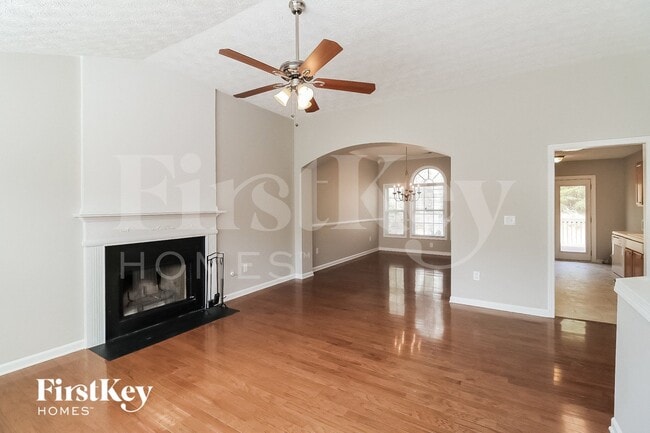 1627 Eagle Dr in Woodstock, GA - Foto de edificio - Building Photo