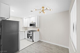 5191 Caliente St in Las Vegas, NV - Building Photo - Building Photo